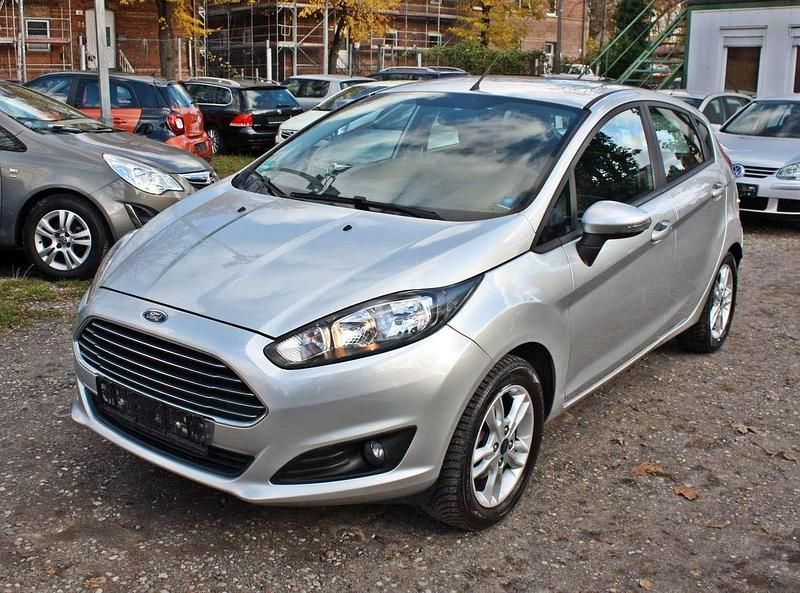 Gebraucht Ford Fiesta SYNC Edition 80 PS (58 kW) 2015 Polarsilber metallic Kleinwagen