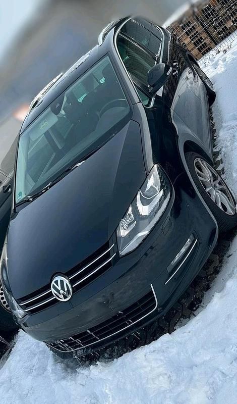 Second-hand VW Sharan 177 CP (130 kW) 2019 Negru Monovolum