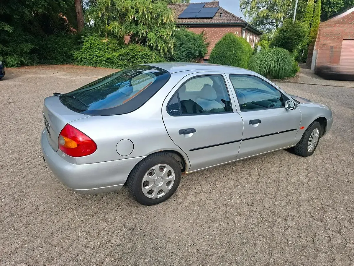 Gebraucht Ford Mondeo 130 PS (95 kW) 1998 Silber Limousine
