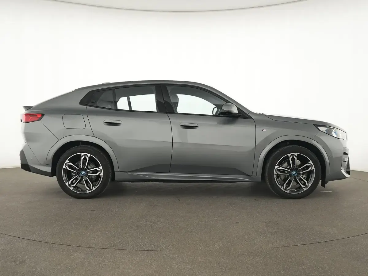Gebraucht BMW iX2 M Sport 230 kW (313 PS) 2024 Grau SUV
