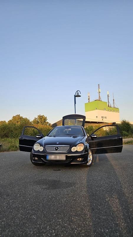 Gebraucht Mercedes C180 143 PS (105 kW) 2006 Schwarz Coupé