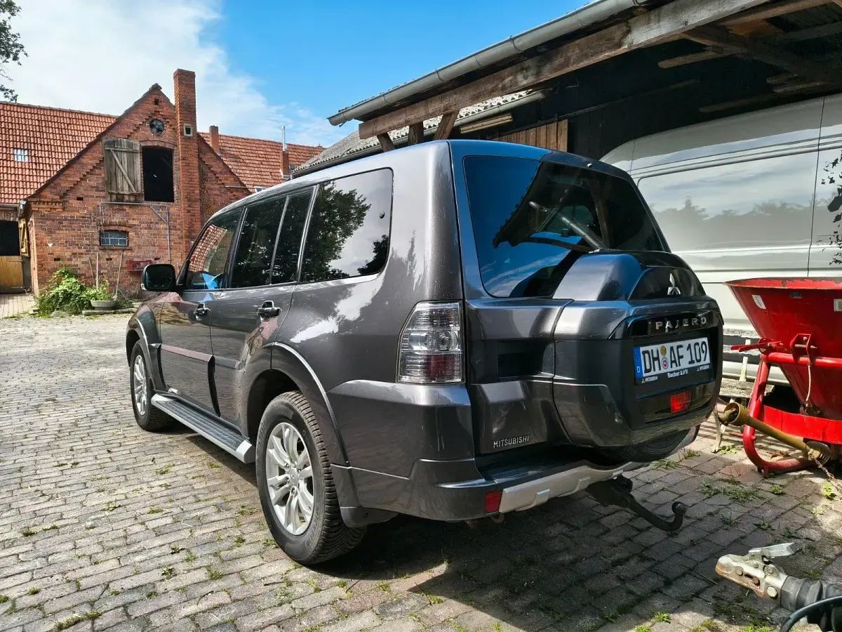 Gebraucht Mitsubishi Pajero 190 PS (139 kW) 2016 Grau SUV