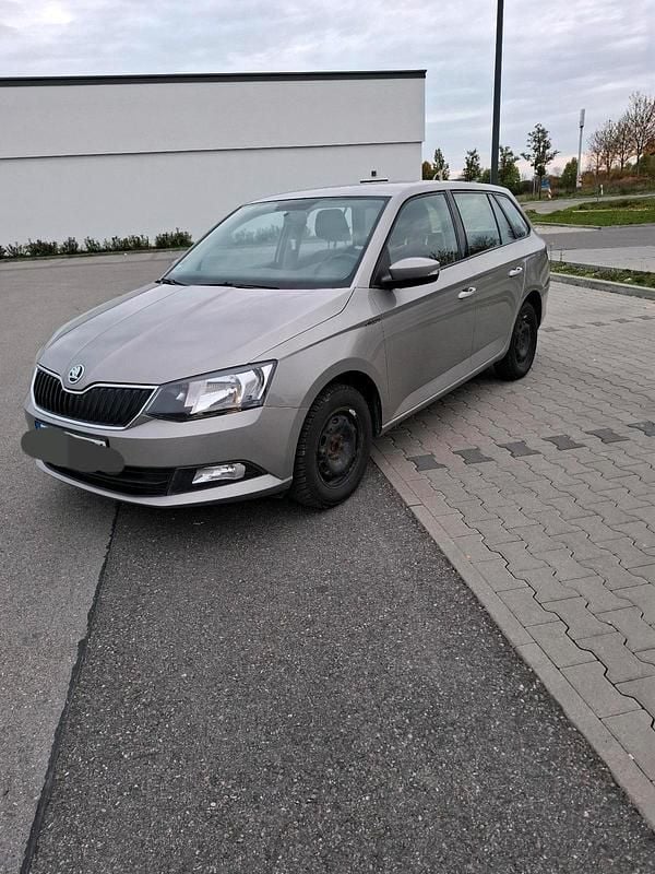Beige Gebraucht 2018 Skoda Fabia Ambition Kleinwagen | 6.800 € (Guter Preis) - Bild 1/4