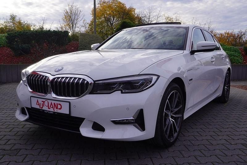 Gebraucht BMW 330e Luxury Line 252 PS (185 kW) 2022 Weiß Limousine