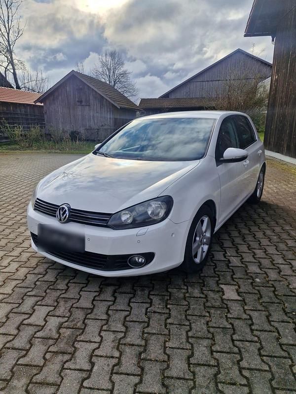 Gebraucht VW Golf VI Team 122 PS (89 kW) 2011 Weiß Kleinwagen