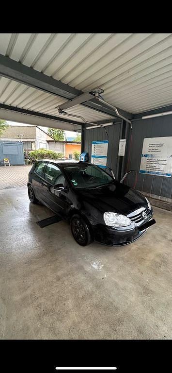 Schwarz Gebraucht 2005 VW Golf IV Trendline Limousine | 1.600 € (Guter Preis) - Bild 1/4