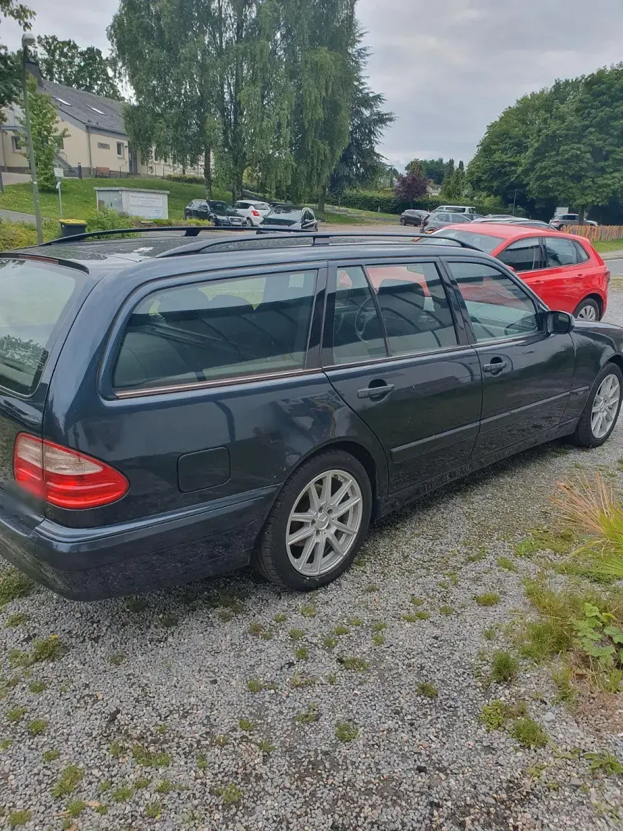 Gebraucht Mercedes E200 136 PS (100 kW) 2000 Blau Kombi