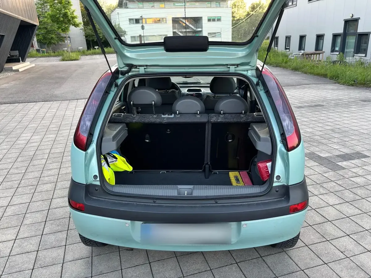 Używany Opel Corsa 75 KM (55 kW) 2001 Zielony Hatchback