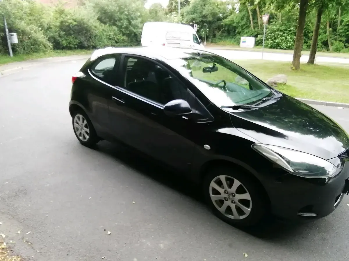 Gebraucht Mazda 2 Inclusive 75 PS (55 kW) 2008 Schwarz Kleinwagen