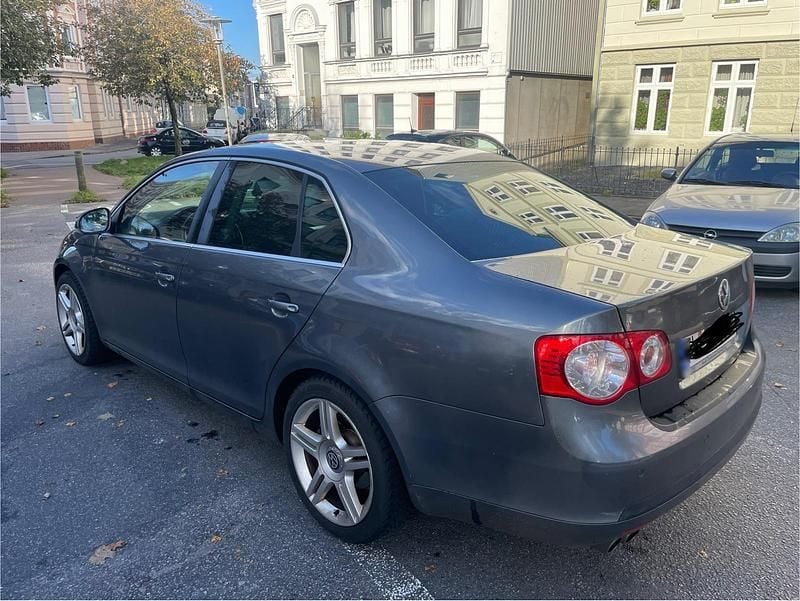 Gebraucht VW Jetta 170 PS (125 kW) 2007 Grau Limousine
