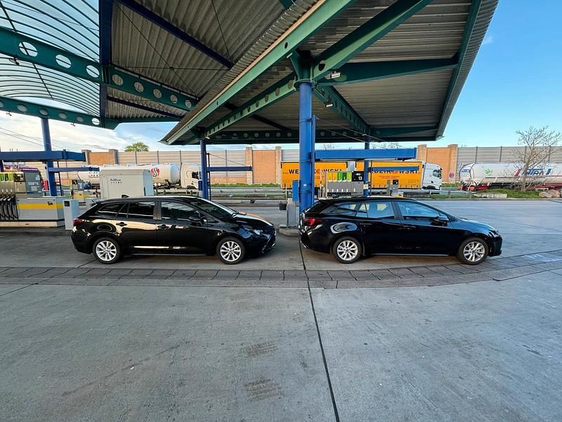 Schwarz Gebraucht 2024 Toyota Corolla Kombi | 22.000 € (Guter Preis) - Bild 1/4