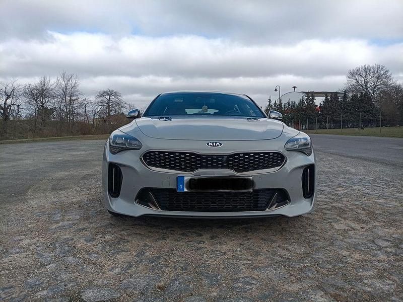 Gebraucht Kia Stinger GT 370 PS (272 kW) 2017 Grau Kleinwagen