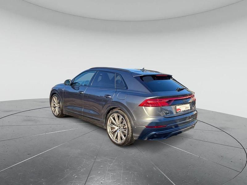 Gebraucht Audi Q8 Ambiente 381 PS (280 kW) 2022 Daytonagrau perleffekt SUV