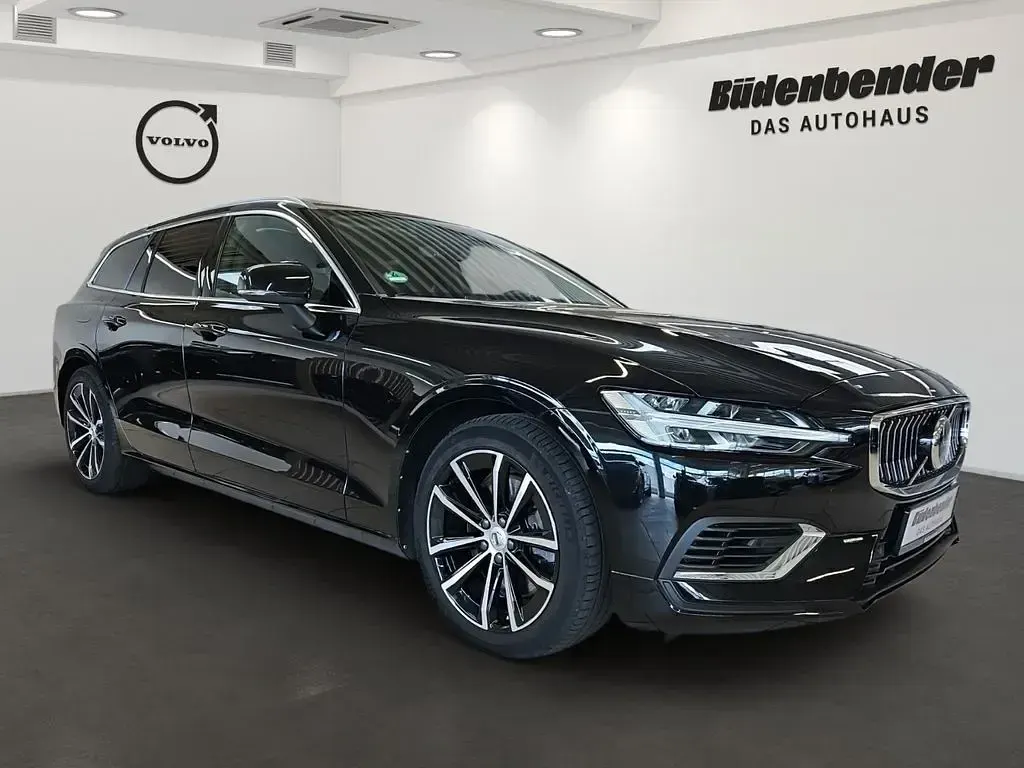 Gebraucht Volvo V60 Core 253 PS (186 kW) 2023 Schwarz Kombi