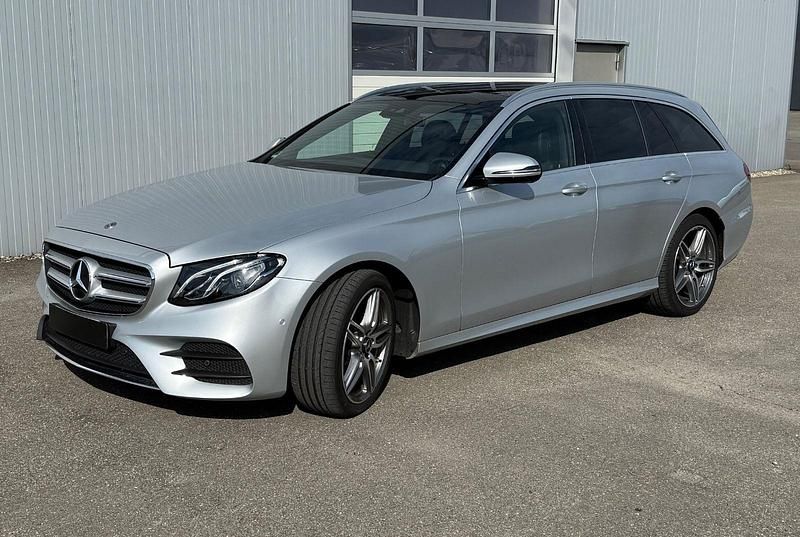 Silber Gebraucht 2019 Mercedes E220 AMG Kombi | 27.490 € (Guter Preis) - Bild 1/4