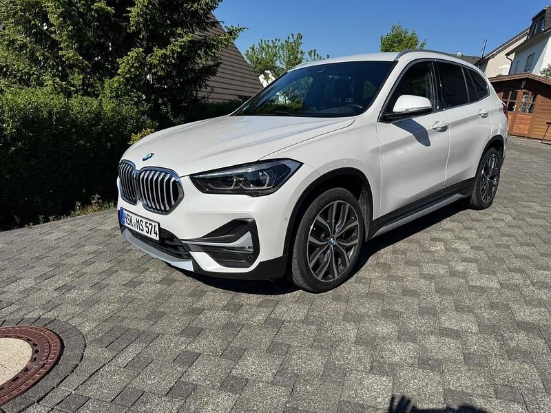Weiß Gebraucht 2019 BMW X1 xLine SUV | 25.799 € (Fairer Preis) - Bild 1/4