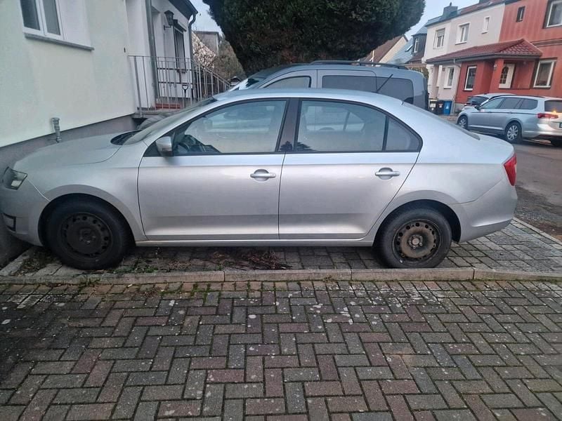 Silber Gebraucht 2015 Skoda Rapid Limousine | 6.600 € (Guter Preis) - Bild 1/4