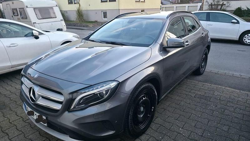 Gebraucht Mercedes GLA200 136 PS (100 kW) 2014 Grau SUV