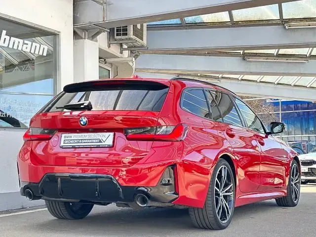 Gebraucht BMW 320 M Sport 190 PS (139 kW) 2024 Melbourne rot (metallic) Kombi