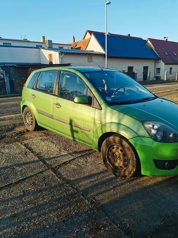 Gebraucht Ford Fiesta 80 PS (58 kW) 2007 Grün Kleinwagen