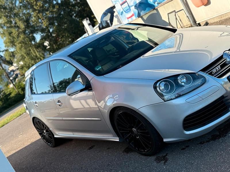 Silber Gebraucht 2006 VW Golf V R Limousine | 15.500 € - Bild 1/4