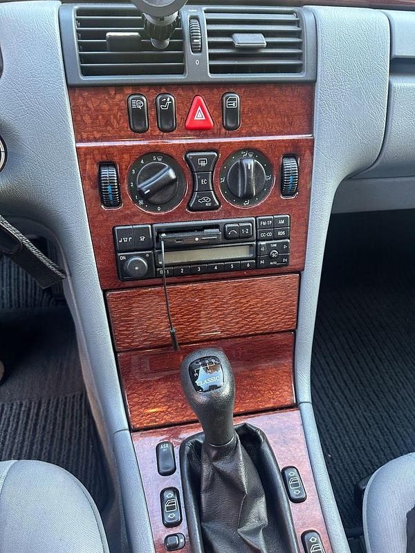 Gebraucht Mercedes 240 170 PS (125 kW) 1998 Silber Limousine