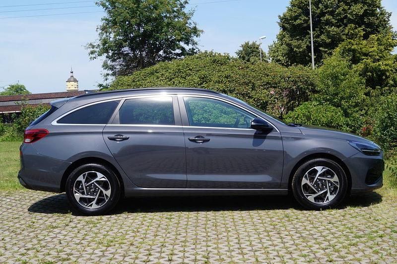 Neu Hyundai i30 101 PS (74 kW) 2025 Grau Kombi