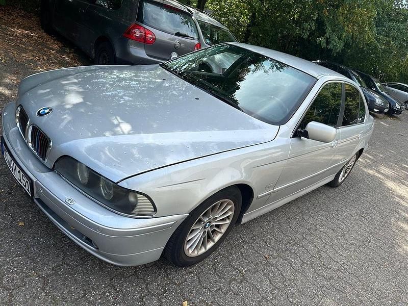 Silber Gebraucht 2002 BMW 525 Limousine | 2.350 € (Superpreis) - Bild 1/4