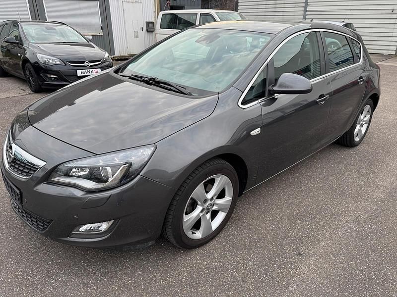 Gebraucht Opel Astra Sport 140 PS (102 kW) 2011 Grau Kleinwagen