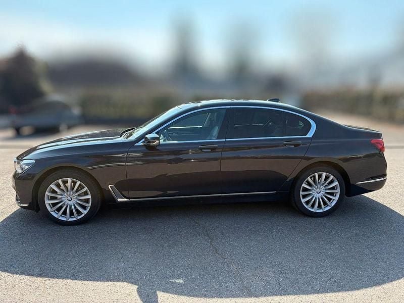Gebraucht BMW 740 Performance 320 PS (235 kW) 2018 Blau Limousine