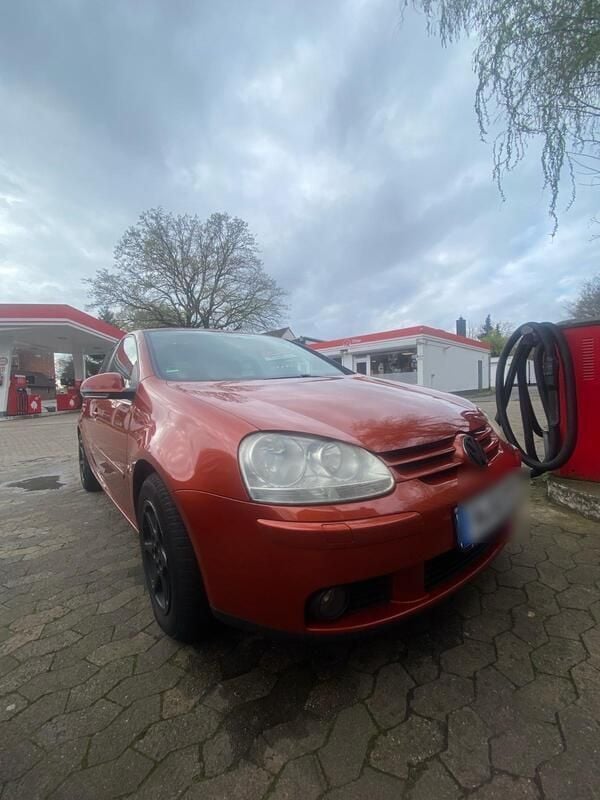 Rot Gebraucht 2006 VW Golf V Kleinwagen | 1.700 € (Fairer Preis) - Bild 1/4