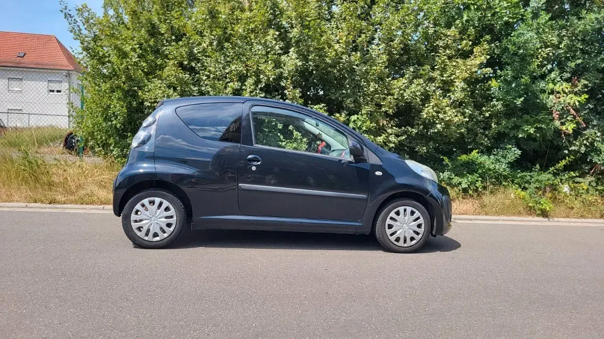 Gebraucht Citroën C1 SELECTION 68 PS (50 kW) 2013 Schwarz Kleinwagen