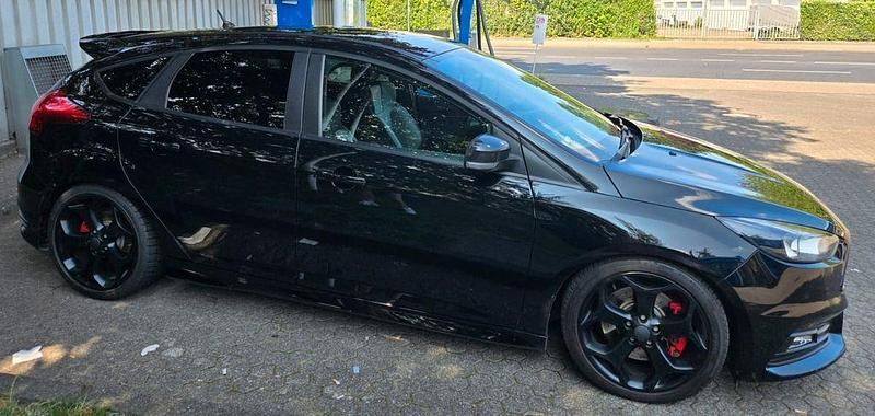 Gebraucht Ford Focus Sport 250 PS (183 kW) 2017 Schwarz Limousine