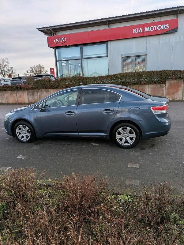 Grau Gebraucht 2009 Toyota Avensis Limousine | 4.999 € (Fairer Preis) - Bild 1/4