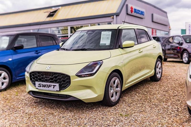 Cool yellow metallic Neu 2025 Suzuki Swift Comfort Limousine | 22.490 € - Bild 1/4