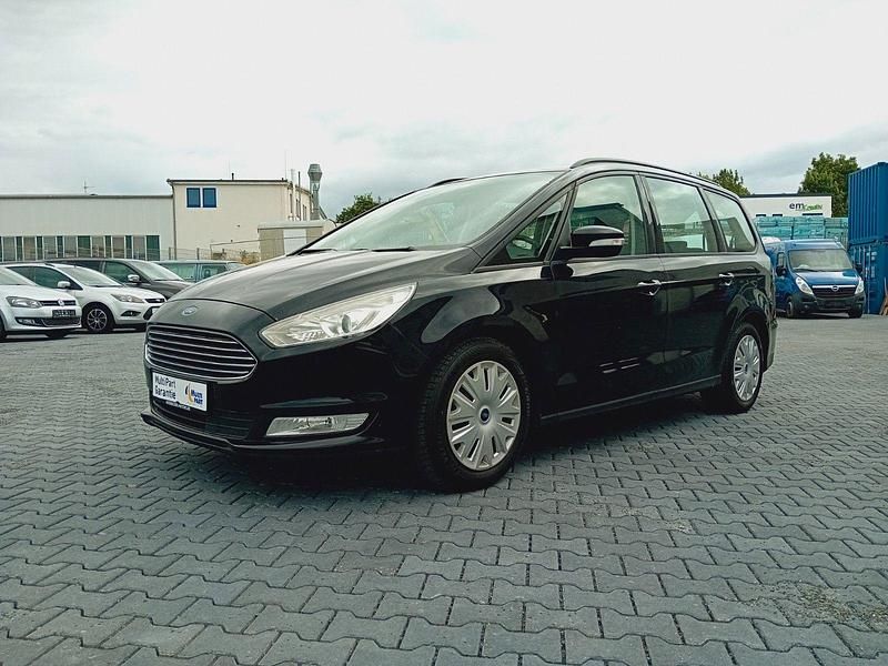 Schwarz Gebraucht 2017 Ford Galaxy Van / Kleinbus | 11.980 € (Superpreis) - Bild 1/4