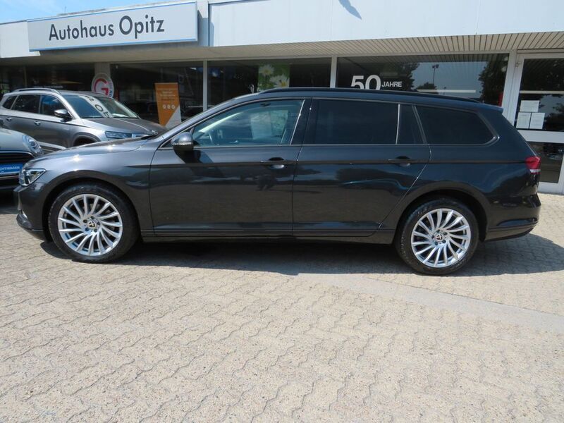 Grau Gebraucht 2018 VW Passat Kombi | 16.980 € (Superpreis) - Bild 1/4