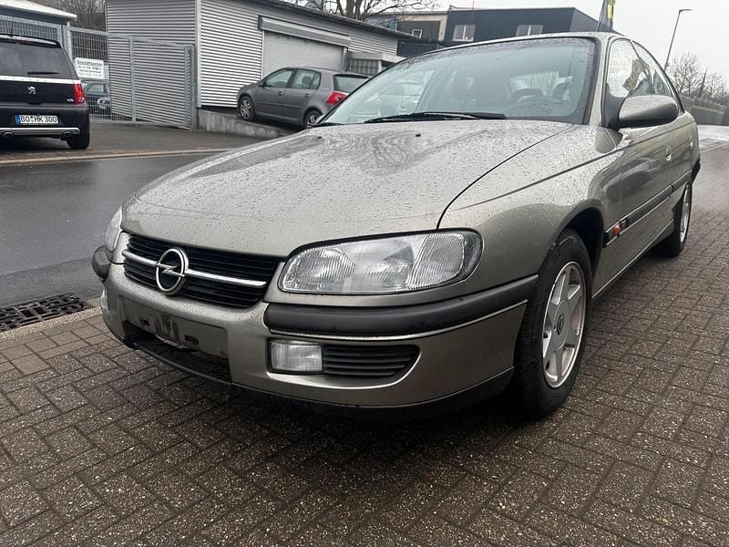 Gold Gebraucht 1996 Opel Omega Limousine | 2.999 € - Bild 1/4
