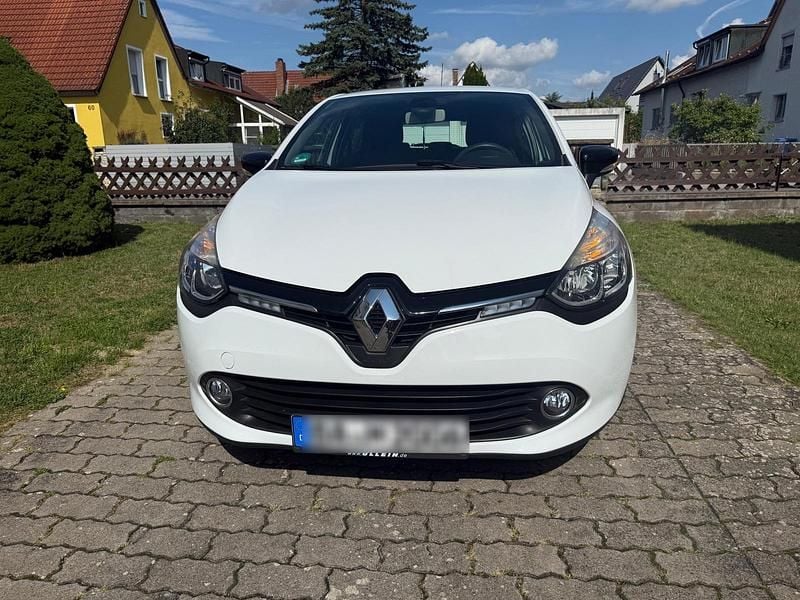 Weiß Gebraucht 2014 Renault Clio IV Initiale Paris Kleinwagen | 6.200 € (Guter Preis) - Bild 1/4