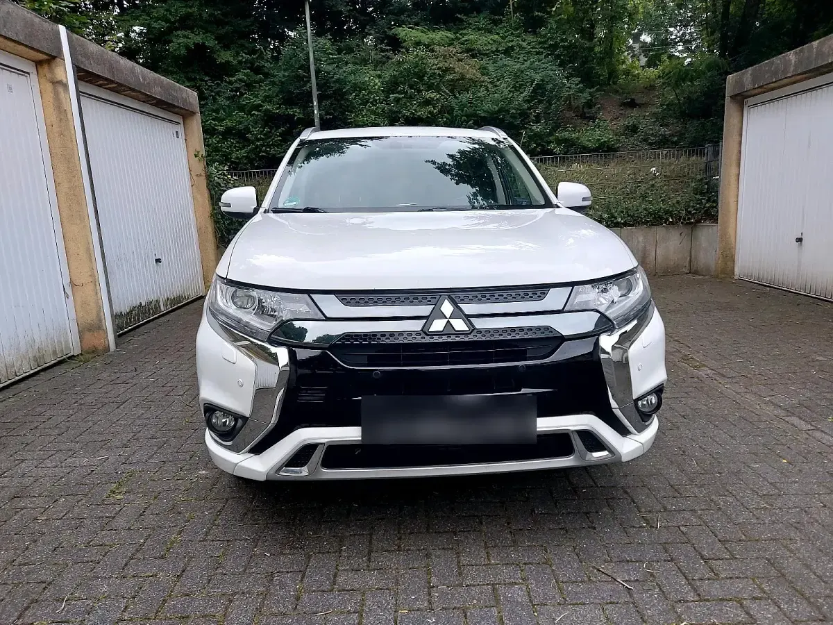 Gebraucht Mitsubishi Outlander P-HEV 224 PS (164 kW) 2020 Weiß SUV