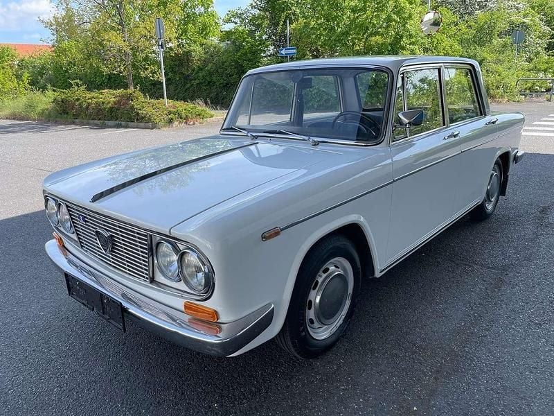 Weiß Gebraucht 1966 Lancia Fulvia Limousine | 10.999 € - Bild 1/4