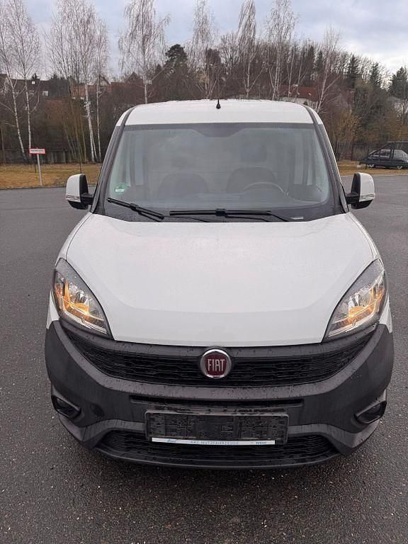Gebraucht Fiat Doblò Lounge 95 PS (69 kW) 2018 Weiß Van / Kleinbus