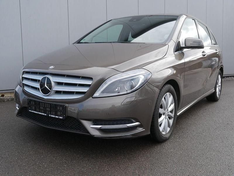 Gebraucht Mercedes B200 136 PS (100 kW) 2013 Grau Van / Kleinbus