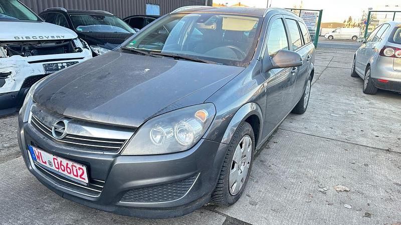 Gebraucht Opel Astra Edition 110 PS (80 kW) 2010 Grau Limousine