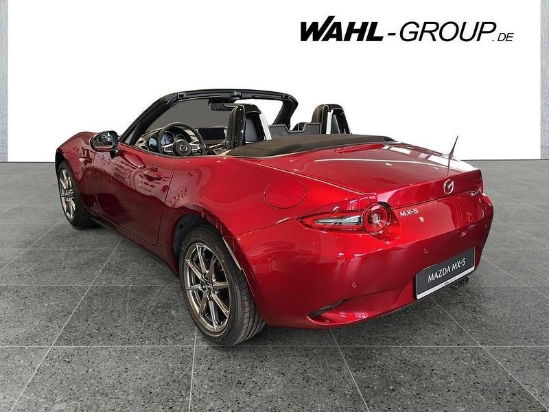 Neu Mazda MX5 Exclusive 132 PS (97 kW) 2025 Rot Cabrio