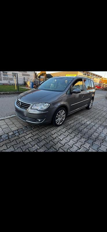 Gebraucht VW Touran 140 PS (102 kW) 2010 Braun Van / Kleinbus