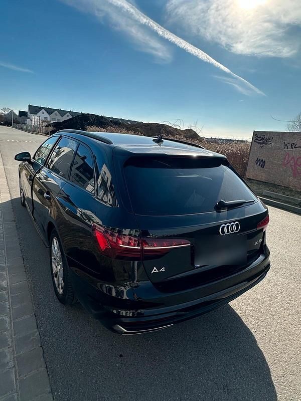 Gebraucht Audi A4 Business 130 PS (95 kW) 2022 Schwarz Kombi