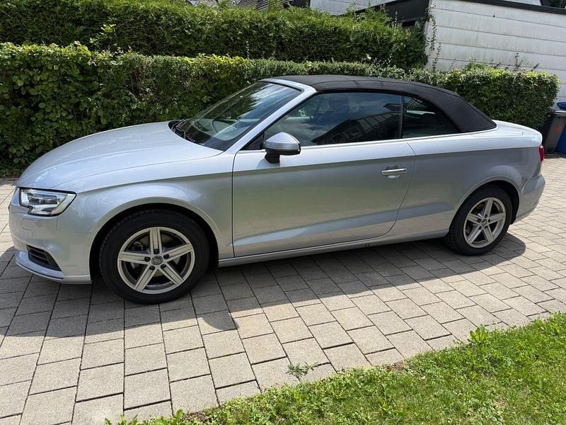 Grau Gebraucht 2017 Audi A3 Cabriolet Basis Cabrio | 22.950 € (Fairer Preis) - Bild 1/4