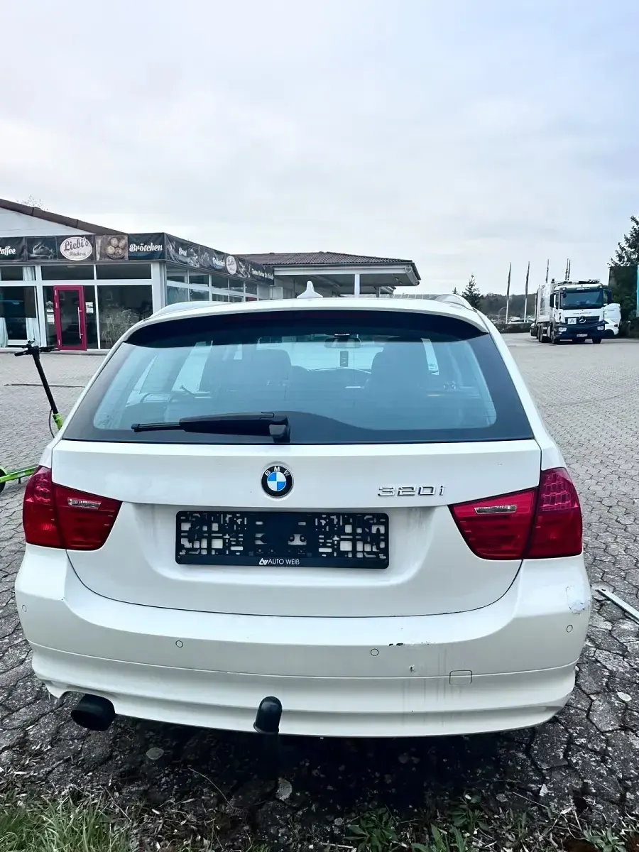Gebraucht BMW 320 170 PS (125 kW) 2011 Weiß Kombi