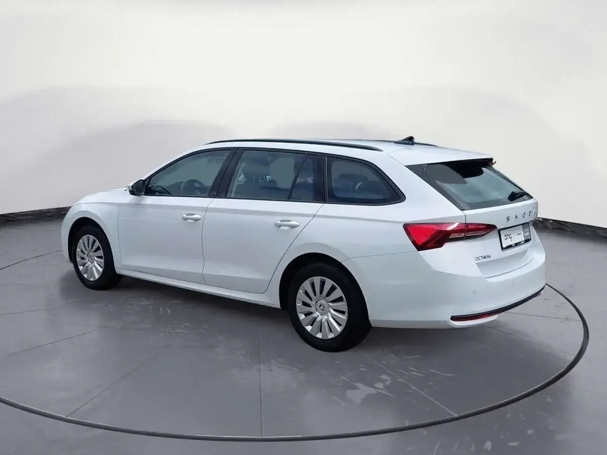Gebraucht Skoda Octavia Essence 116 PS (85 kW) 2025 Weiß Kombi